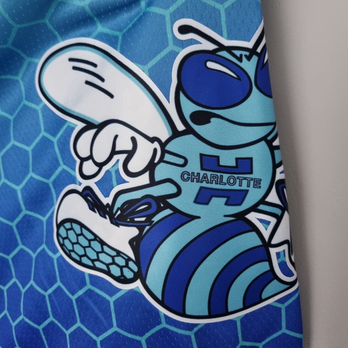 Camiseta Charlotte Hornets "Urban Edition" Shorts Azules