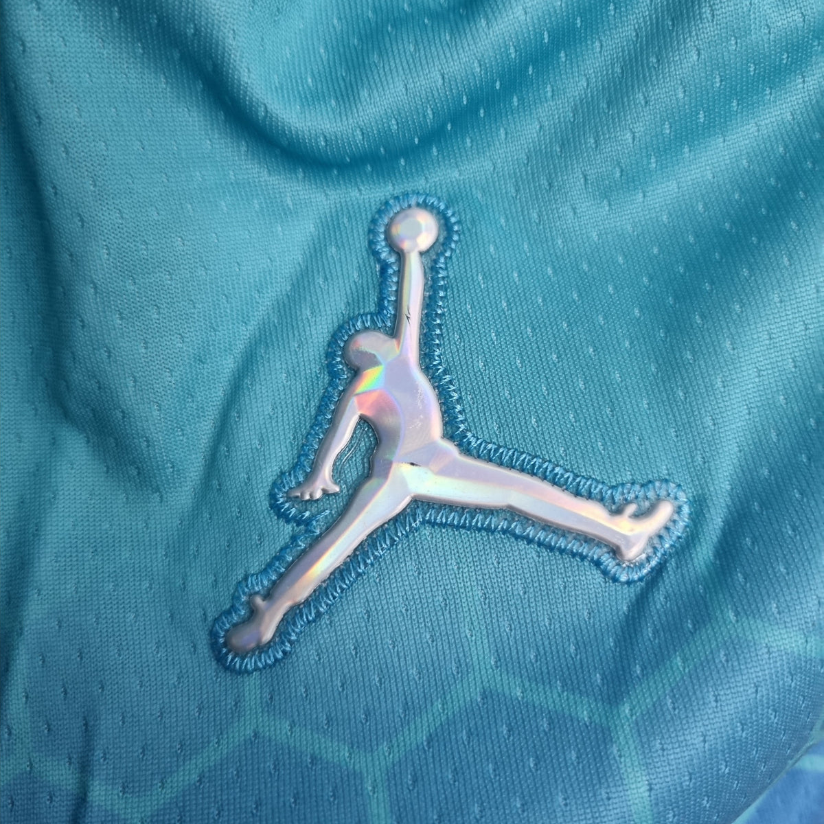 Camiseta Charlotte Hornets "Urban Edition" Shorts Azules
