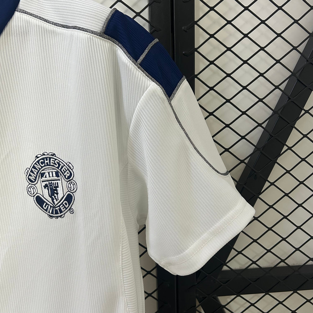 Camiseta Manchester United Visita Retro 2000/02 Versión Fan