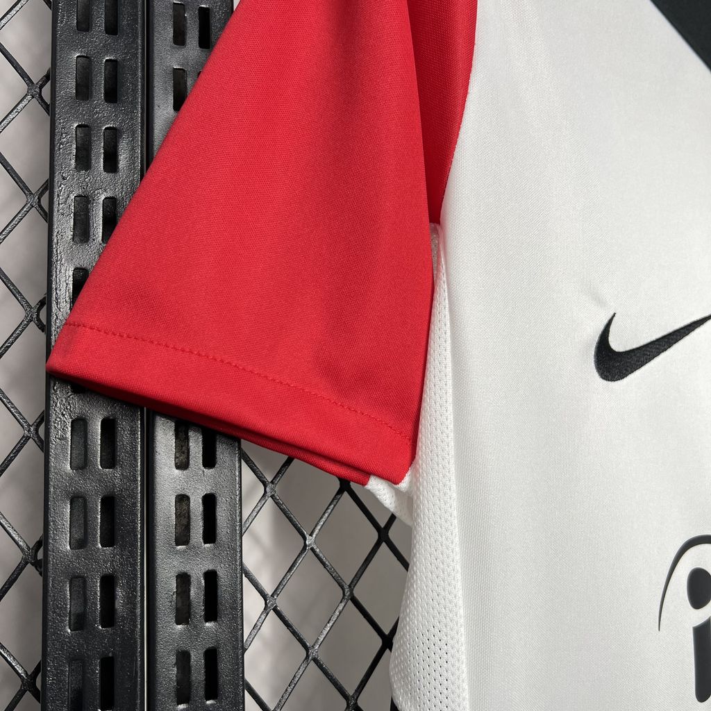 Camiseta Eintracht Frankfurt Local 2024/25 Versión Fan