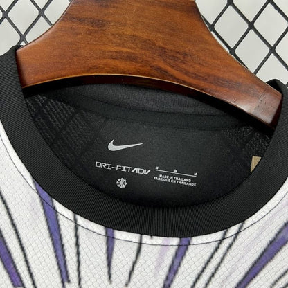 Camiseta Brasil Cristo Redentor Purpura Oscuro 2025/26 Versión Fan