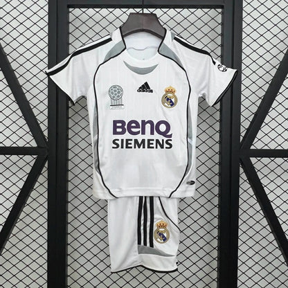 Real Madrid Retro Local Kit Niños 2006/07