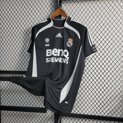 Camiseta Real Madrid Visita Retro 2006/07 Versión Fan