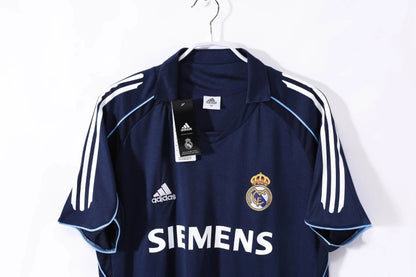 Camiseta Real Madrid Visita Retro 2005/06 Versión Fan