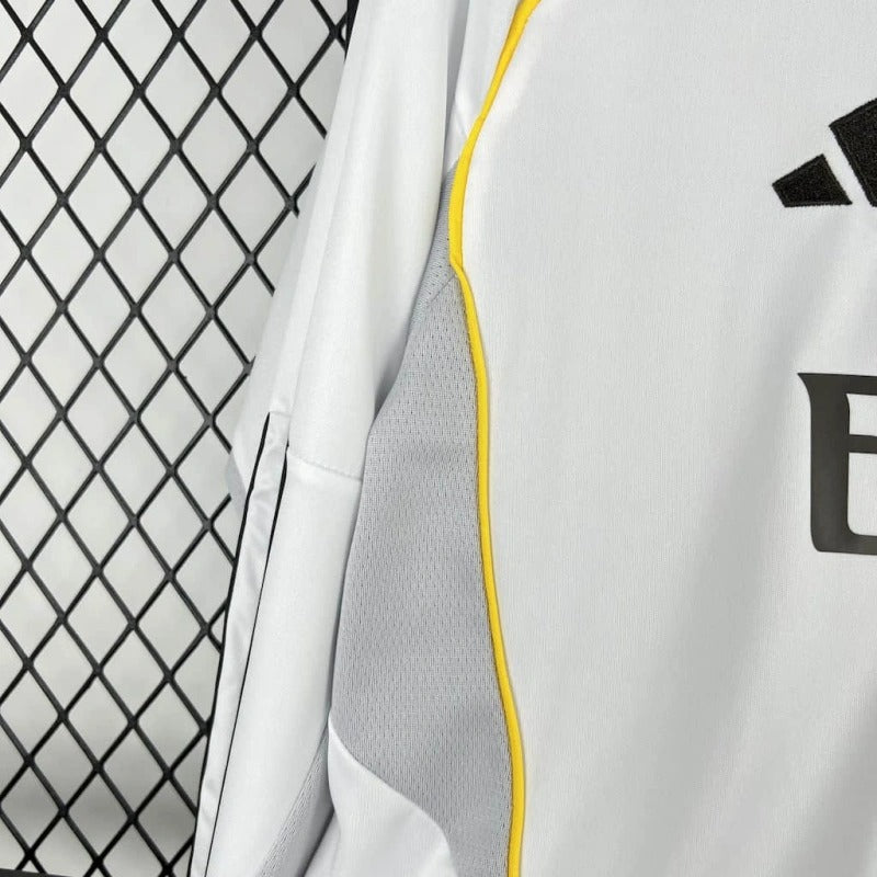 Camiseta Real Madrid Manga Larga Local 2025/26 Versión Fan