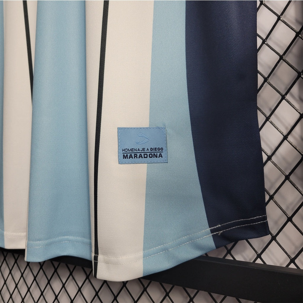 Camiseta Argentina Retro Conmemorativa Maradona 2001